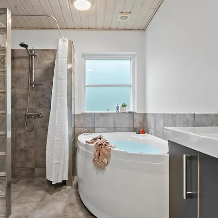 Stunning In With House Sea View بيت للعطل هادرسليف